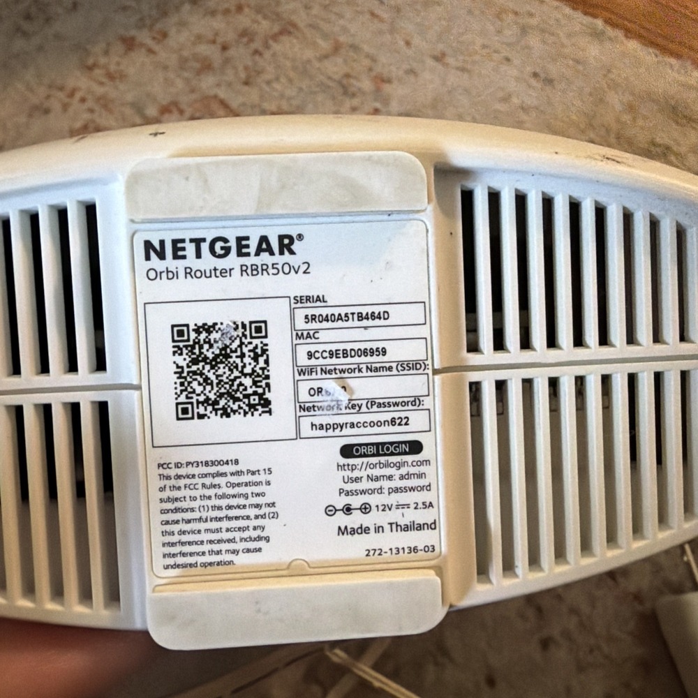 Netgear Orbi Router RBR50v2 With power cord - Picture 2 of 3